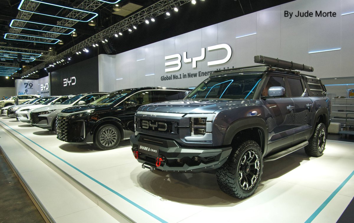 MorteJude's tweet image. Garrick, the 4 autos in the foreground of each #photo in this post spoke to me, asking them to take them home
Problem is, I didn't have any 💵, so they were sad ☹️💸
From a 9-12 Apr 2026 #carshow in Pasay City, #Philippines 🇵🇭 

#LetTheForegroundSpeak #fujifilmxm5 #PhotoChallenge