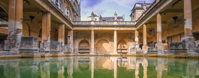 mathyouf's tweet image. A Japanese way of describing the history of Britain:

"In the 1st century Britain developed sophisticated urban planning, with grid patterned cities, advanced road networks, and public bathing complexes. These innovations spread across the island and became foundational to