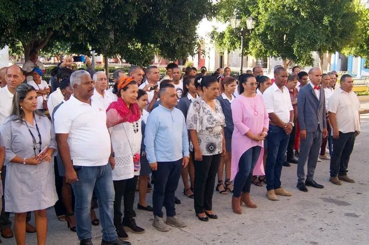 YanetsyTerry's tweet photo. #ProvinciaGranma. En Ceremonia de las banderas, cargada de simbolismo, rendimos tributo a nuestro Padre de la Patria en el. 207 aniversario de su natalicio. # CubaViveEnSuHistoria. @PartidoPCC @AsambleaCuba @PresidenciaCuba @GobiernoCuba @GobiernoGranma @BarceloOrt92635 @ https://t.co/9N9US7XMl4