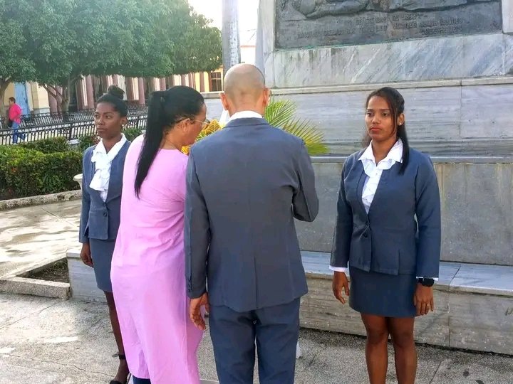 YanetsyTerry's tweet photo. #ProvinciaGranma. En Ceremonia de las banderas, cargada de simbolismo, rendimos tributo a nuestro Padre de la Patria en el. 207 aniversario de su natalicio. # CubaViveEnSuHistoria. @PartidoPCC @AsambleaCuba @PresidenciaCuba @GobiernoCuba @GobiernoGranma @BarceloOrt92635 @ https://t.co/9N9US7XMl4