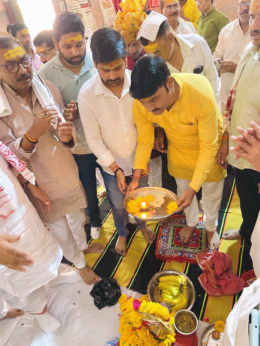 _sanjay_bjp_'s tweet photo. आज भगवान परशुराम जयंती के शुभ अवसर पर परशुराम मंदिर पहुँचकर भगवान परशुराम जी के दर्शन कर उनकी विधि विधान से पूजा अर्चना की…

जय जय परशुराम !🙏🏻 https://t.co/Qu6BtJQBxH