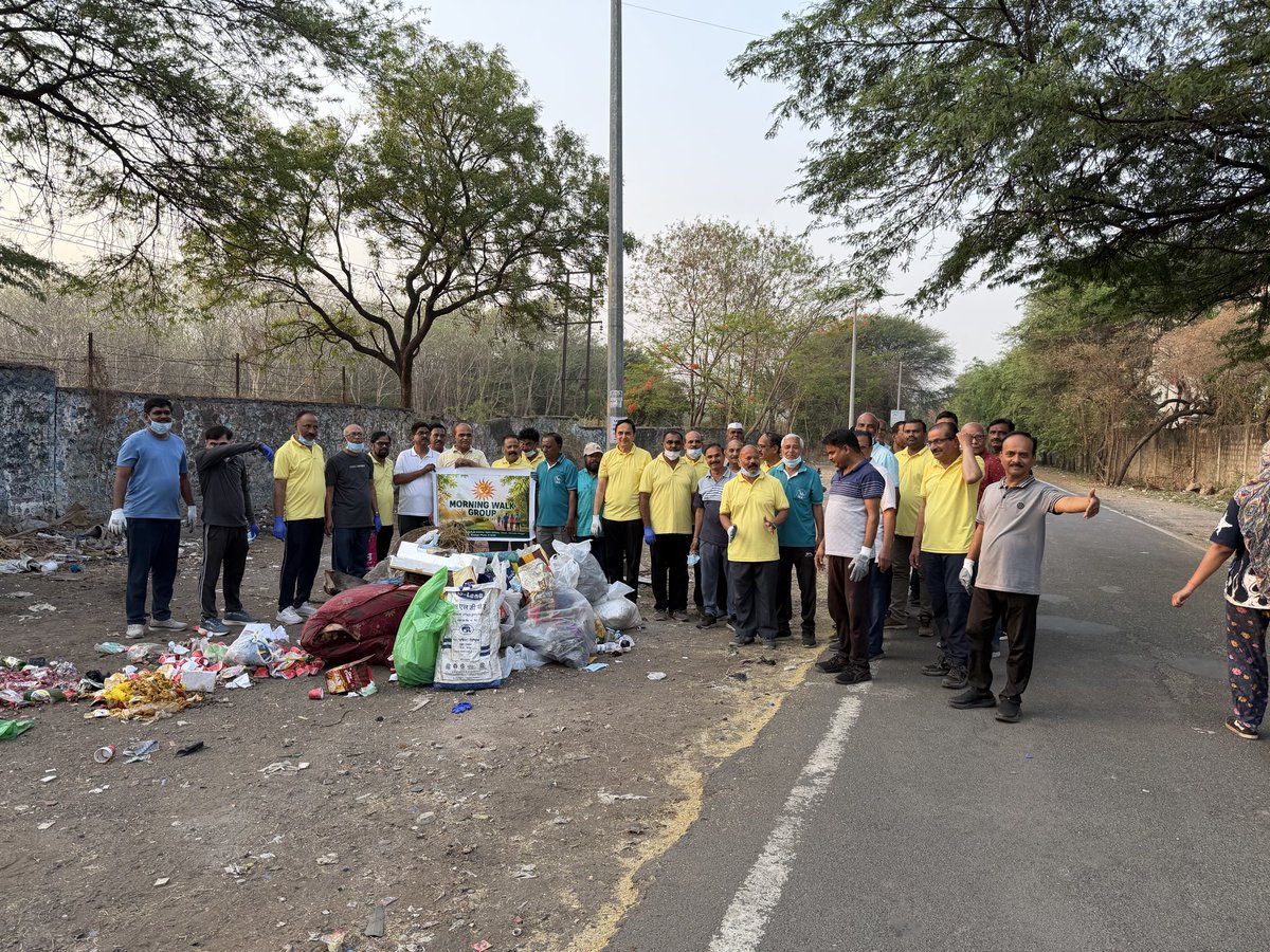 SunilPandhe's tweet image. @pcmcindiagovin our morning walk group Shital Baug today collect this much amount of garbage including glass bottles, plastic water. This start from CME gate to Hotel Ashoka at Bhosari
#Swach Bharat Abhiyan 25-26
# clean our walking track