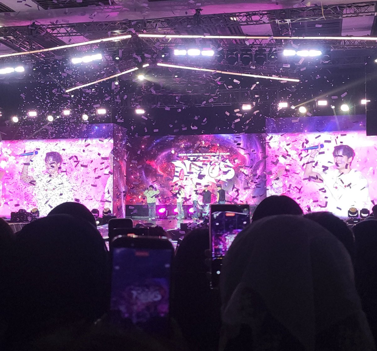 buttergley's tweet photo. Now that it's finally over... thank you buat semua monbebe yang aku temuin!! kalian semua keren!!

Maaf tapi sekarang aku mau bersihin akun ini lagi yaa, krn memang aku mau akun ini kosong. Sekali lagi terima kasih MONXTA X n MONBEBES!!!!! 🔥❤️ https://t.co/b8NOFK3qFL