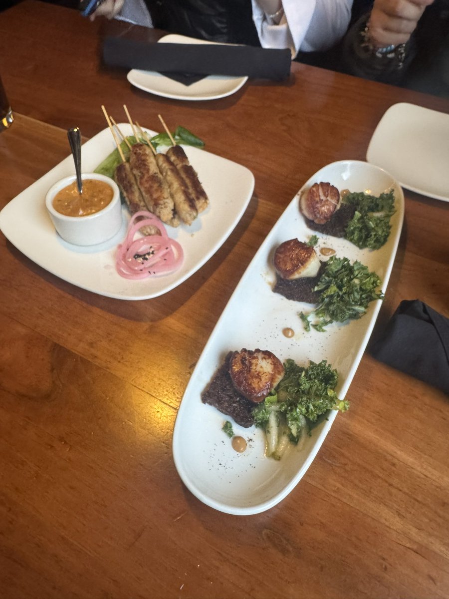 PrincePrince_A's tweet photo. Dinner with my sisters ! https://t.co/jhtrIE4omD