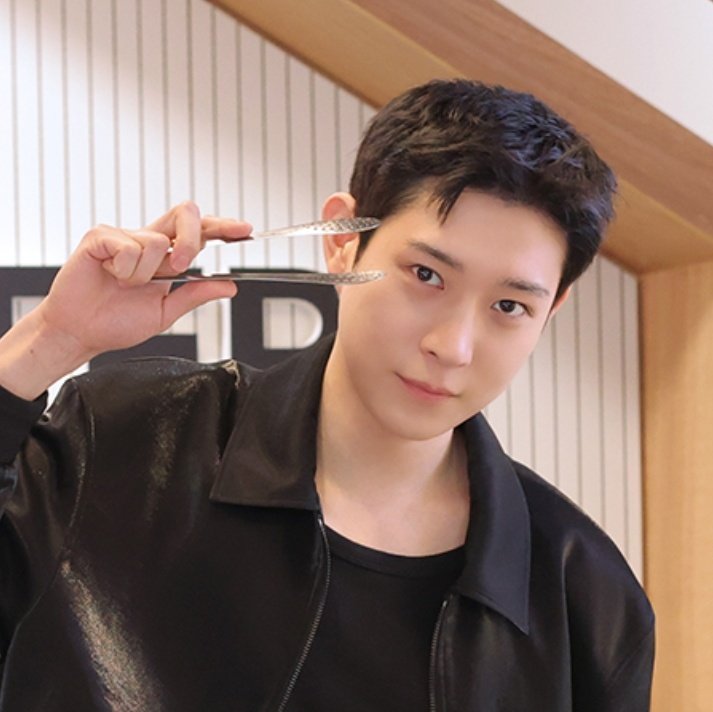 #NewProfilePic #김영대

작품 새로 뜰 때마다 그 캐릭터로 프로필 바꾸는게 나만의 루틴이었는데 이제 한동안은 못바꾸겠네... 들어가지도 않았는데 벌써 김영대 보고싶어서 어케요... 흐헝헝... 건강히 잘다녀와.. .🇰🇷