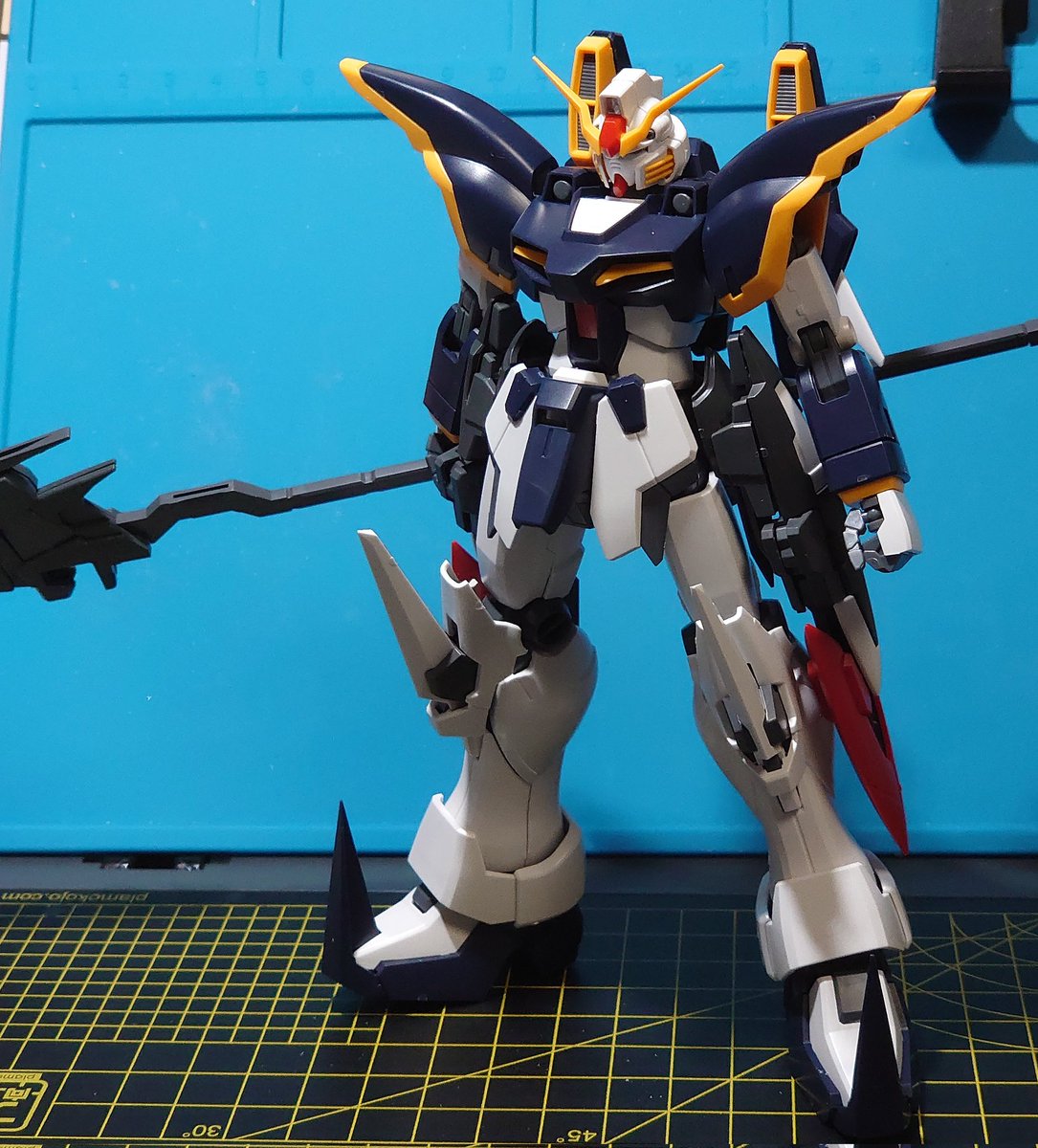 gitaka000's tweet photo. デスサイズ
←敗者たちの栄光の拡張パーツを着けてみたver.
→プラペーパーで作ったマントを着せてみたver.
もうちょい調整しないとな😐 https://t.co/O7rv29PVRM