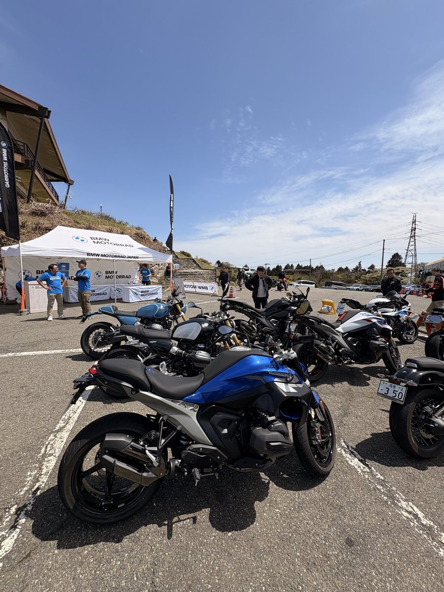Bitvalley722's tweet photo. 箱根の大観山でBMW試乗会。
夏海も来てたのか…なんだぁ連絡くれればいいのに…
#bmwmotorrad  #ridedays #平嶋夏海 https://t.co/Q28sHb92UZ