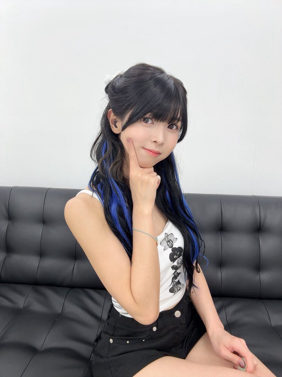 完璧なフルメイクとヘアセットしてもらって可愛くなっちゃったらTikTokたくさん撮りたくなるんだよね。笑
てことでTikTokたくさん投稿したから見てね！！！💙