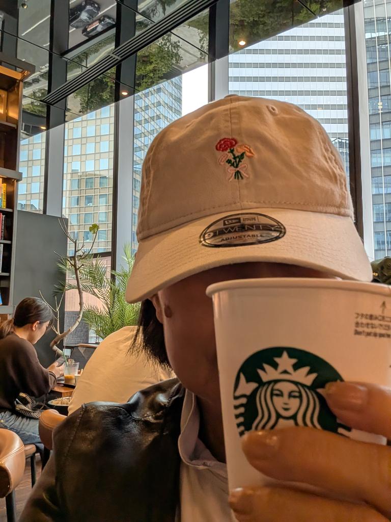 fuzzyfine's tweet image. 阪急　#ロダス　でスコーン買う　#ルクア　の　#ニューエラ　で帽子買う　#タイムアウトマーケット　の惨状を見ながら　#グラングリーン　でランチ　#ウォルドーフアストリア　の喫茶は予約のみなので　#イノゲート　#スタバ　で　#今日の珈琲　余力があれば　#グリーンプレイス　でハッピーアワー