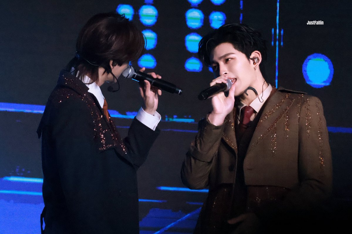 JustFallin tweet media