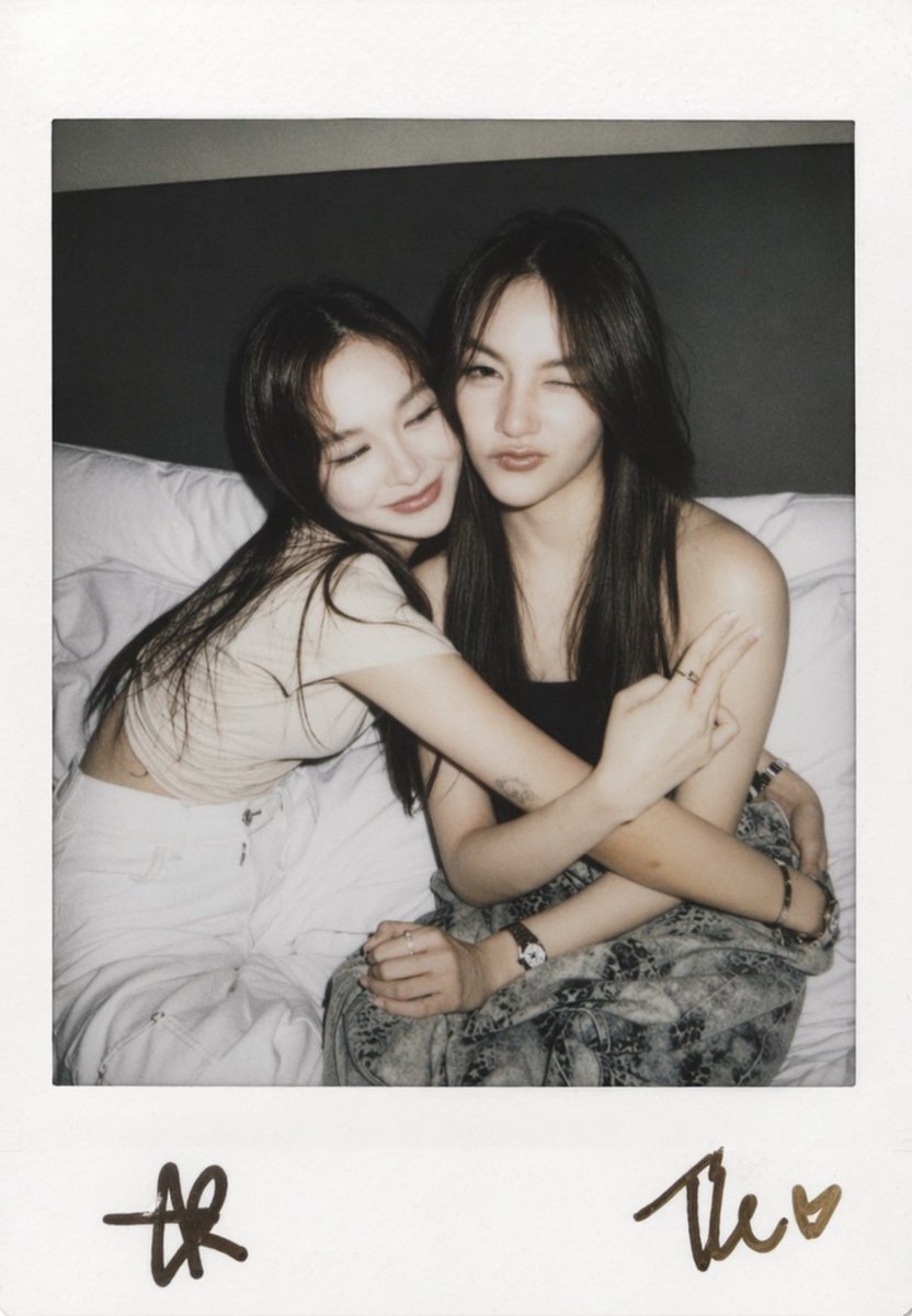 TKNurrr's tweet photo. is this THE best polaroid so far

TKNUR LOVE SEASON
#TKNur1stFansigninChongqing https://t.co/Fw9wGs2S0i