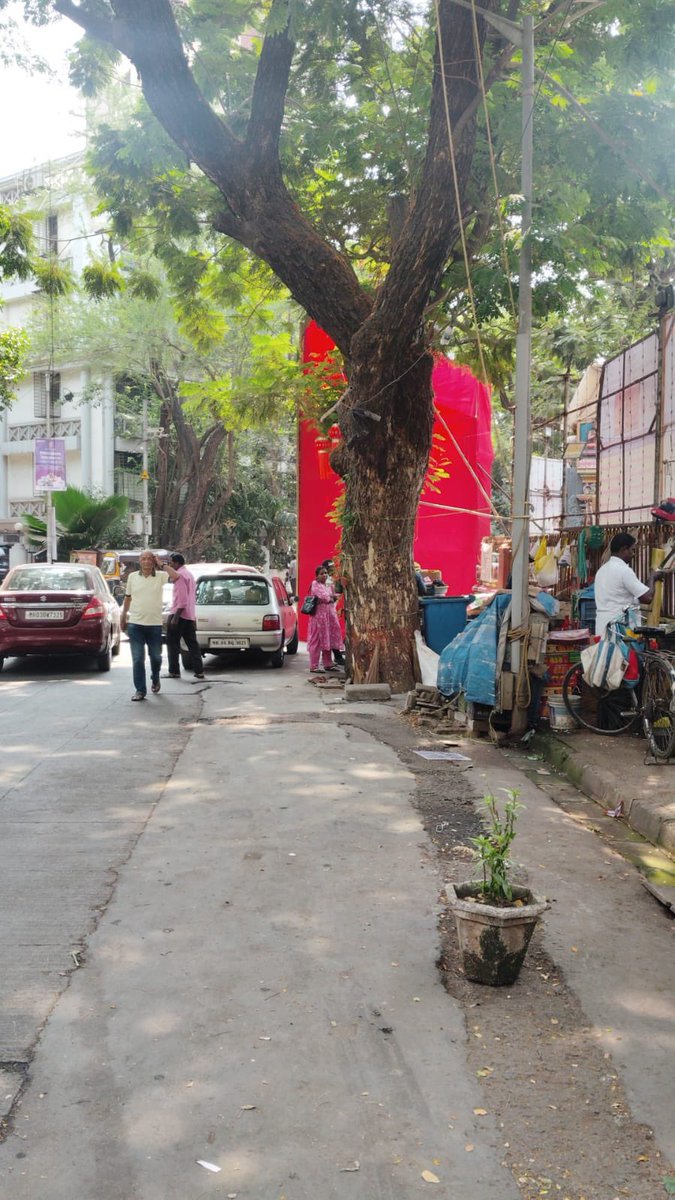 alertcitizenn's tweet photo. @ChemburPS @AddlCPEastMum @mybmc @mayor_mumbai @mybmcWardME  despite of several complaints  no action taken by authorities  this illegal vegetable sellers runs his business without any fear.   Address Ahobila Matt hall near diamond garden  Chembur Mumbai 71  mayor pls take action https://t.co/uWV1AFI5jC