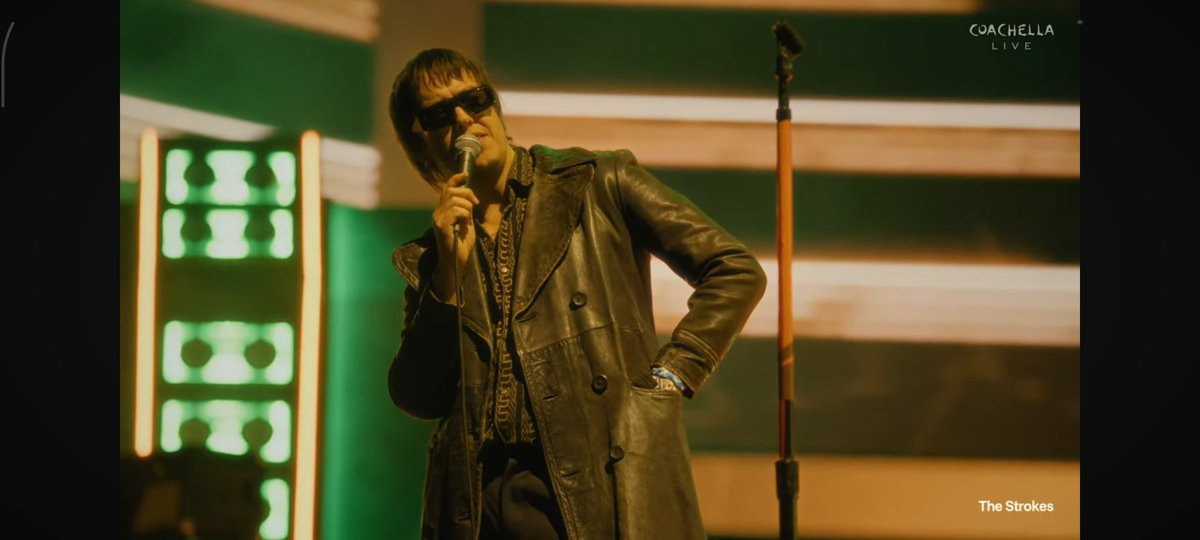 pintoperiodista's tweet photo. The Strokes y su mensaje político contra la intervención de Estados Unidos en el mundo. Chile no quedó fuera, proyectaron una imagen de Salvador Allende en su show en Coachella, 2do Weekend. Pedazo de espectáculo hicieron... https://t.co/xuVaIyfv3t