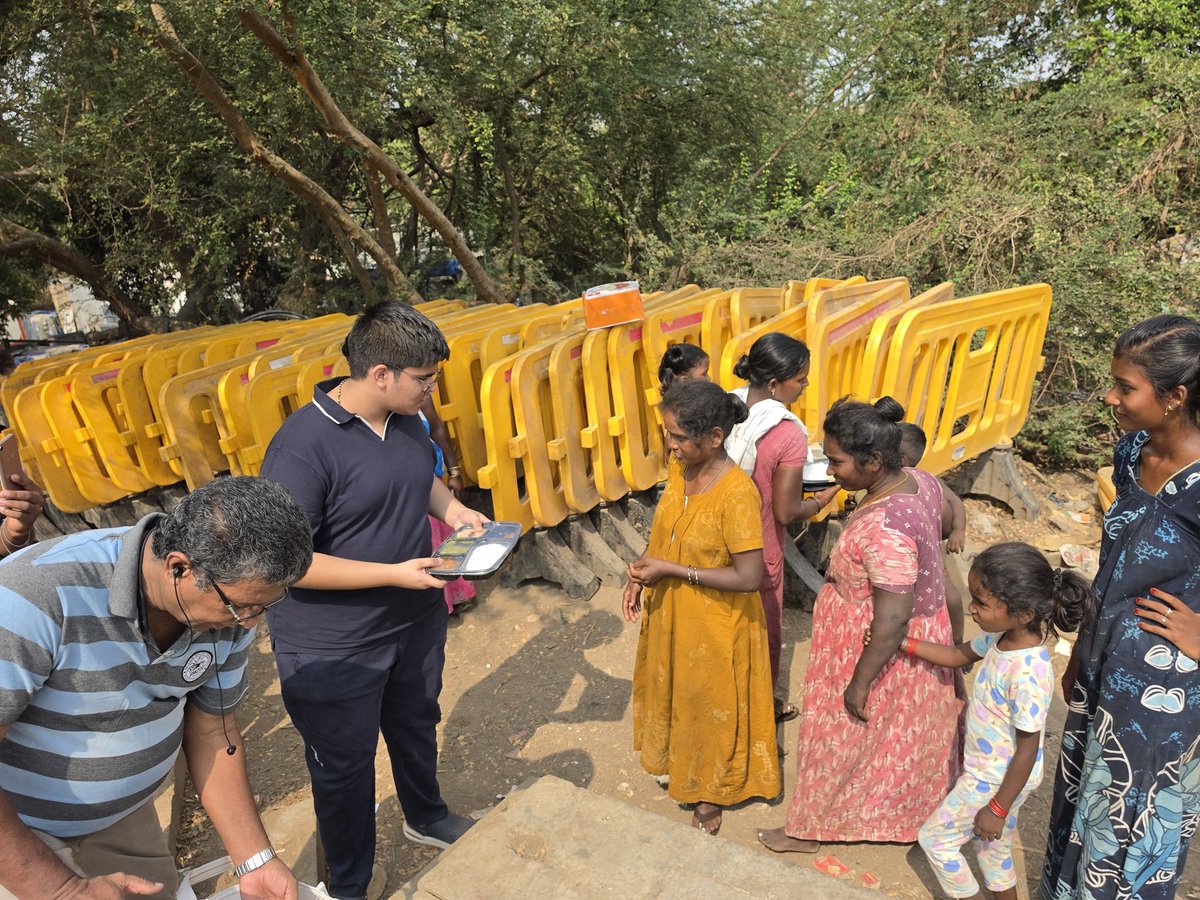 A significant Sunday outreach program was conducted for the homeless at Aarey Colony. 

We appreciate our youthful team for the organization and our donors for their generous contributions.