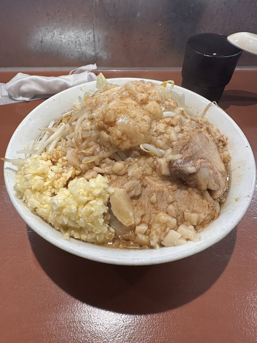 Makoto46161's tweet photo. 昼はラー活!
しばらく言ってなかったけど中毒性のある美味さだ🤤
300g全マシ、美味かった!
#THESUNCOMEN https://t.co/aA7aLe4Jho