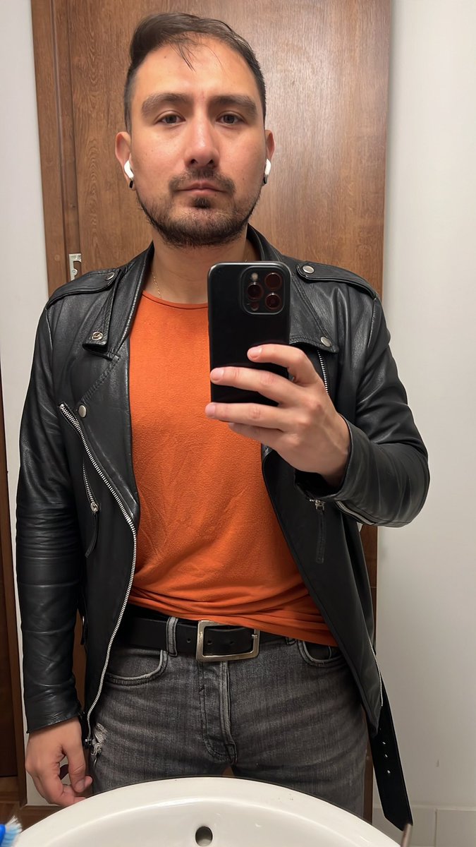 juesoslo's tweet image. #leatherjacket