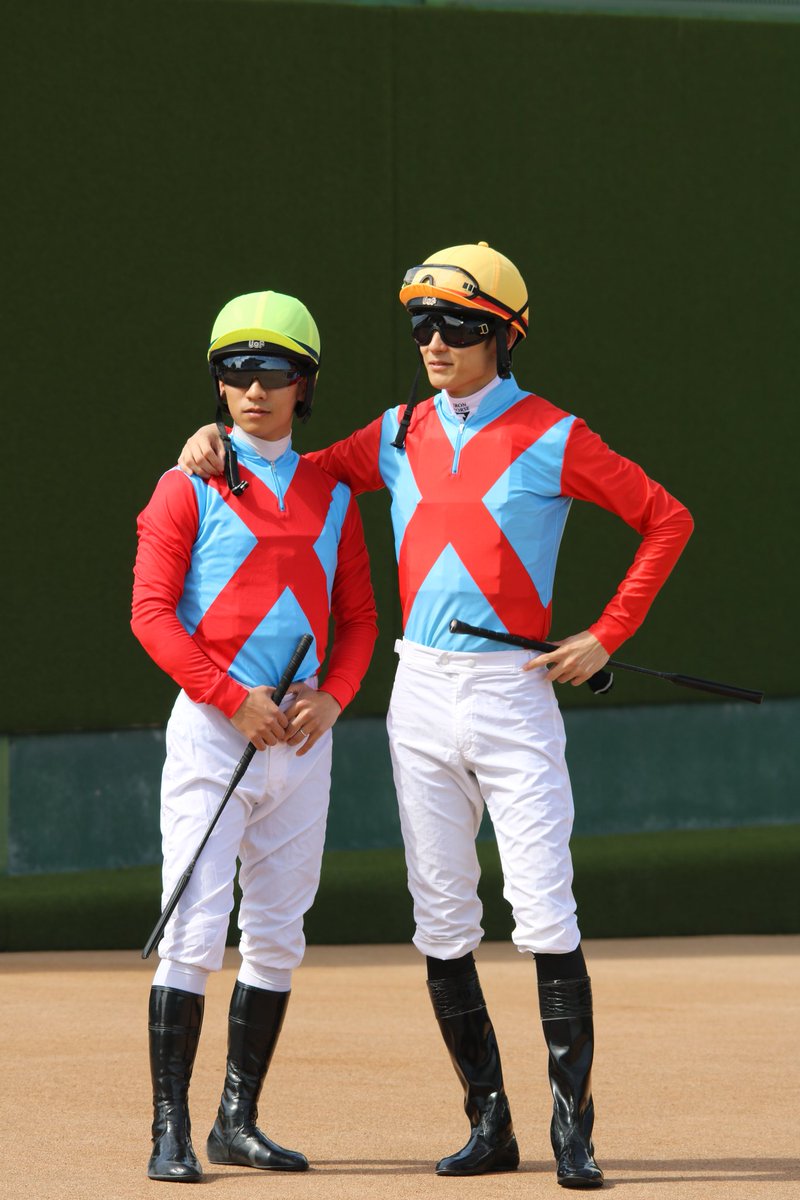 wagneroadcity's tweet photo. カメラ向けた途端肩組んでポーズとってくれた荻野極騎手と坂井瑠星騎手推せる
 #荻野極
 #坂井瑠星 https://t.co/quZJAxn4iv