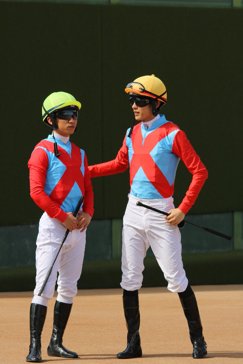 wagneroadcity's tweet photo. カメラ向けた途端肩組んでポーズとってくれた荻野極騎手と坂井瑠星騎手推せる
 #荻野極
 #坂井瑠星 https://t.co/quZJAxn4iv