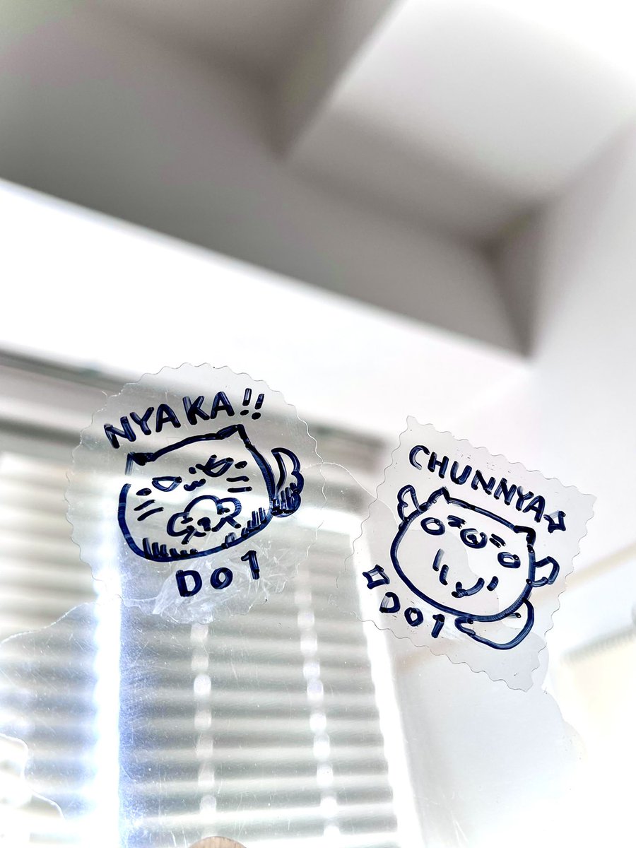 sakurabihashigo's tweet photo. シールのフィルムに落描きしたちゅんにゃか🐾 https://t.co/likXOTEzcK