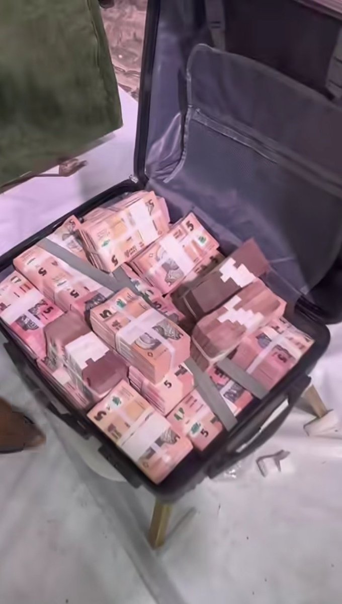 Lola💎 tweet media