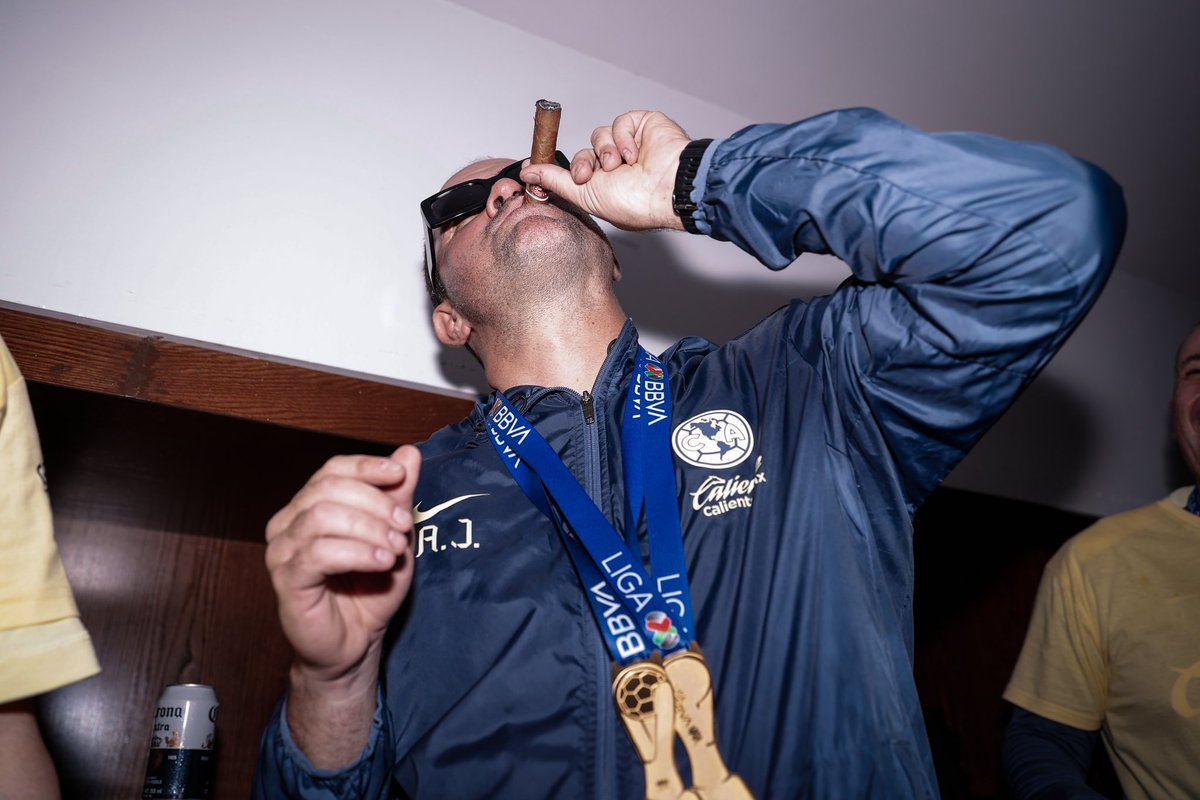 Planteamiento perfecto para ganarle al bicampeón y además haciendo un partidazo.

Para que dejen de dudar del mejor técnico de la historia del club, Don André Jardine.
