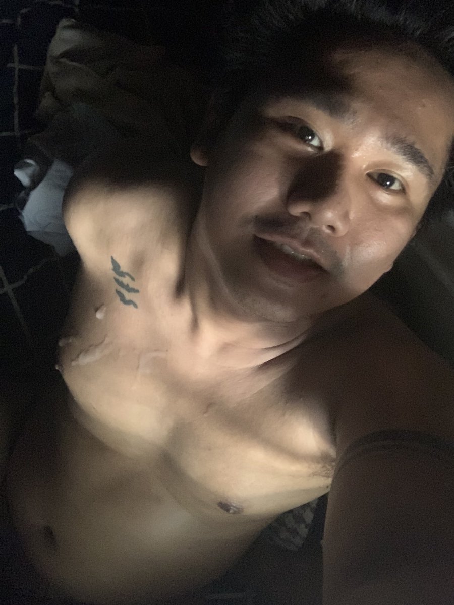 aaaarrrreeeel's tweet photo. Lagkit ng pawis.. https://t.co/yg2ahizOhd