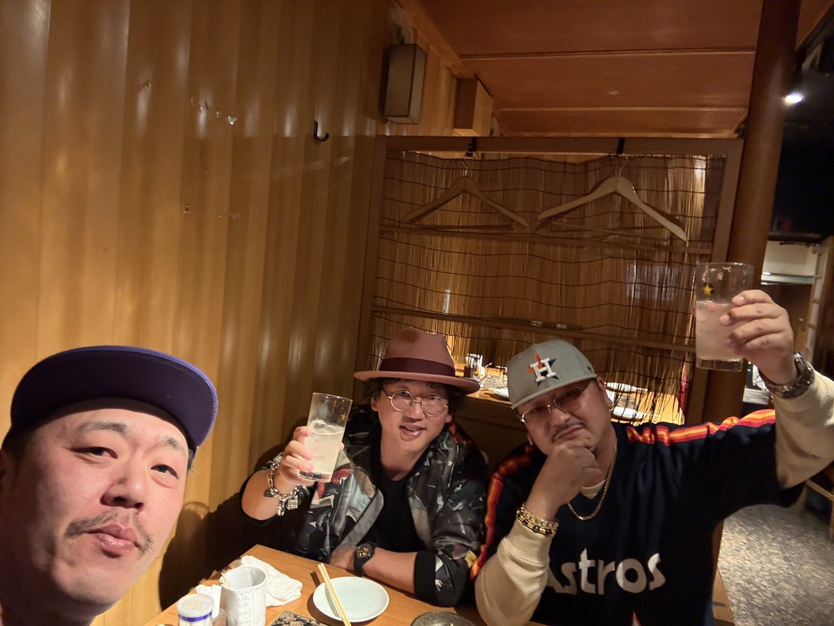 GiftedDaRapper's tweet photo. DJ BOTA @DJBOTACHAN 
Dirty R.A.Y @DIRTYRAYJAP 
Gifted 
イベント前のdinner https://t.co/ejApGSq9PE