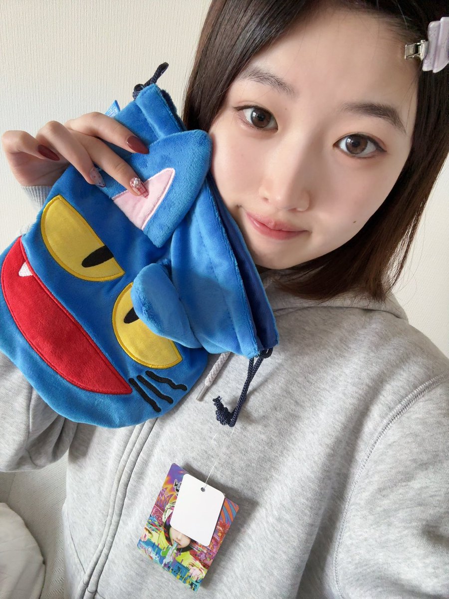 lunatchi_'s tweet photo. ねぇ！ごめん😭😭1個告知忘れてた…

5/6に重大発表ライブ配信もあります！
あと、同じ日に配信で伝えた通りオンラインイベントも決定しました！！GWだけど空けといてね🥲

⬇️ササキの巾着ゲッツ👍🏻⭐️ https://t.co/FXyaLYIoAI