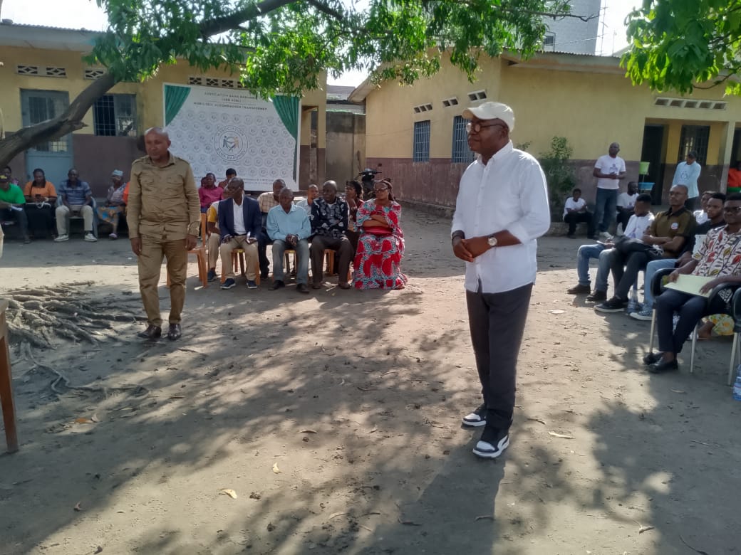 PatrickMeso4's tweet photo. La  journée de vendredi 17/4/26 a été marquée par une manifestation de remise de quelques fournitures scolaires aux élèves de l'IPKV Gama à Barumbu par l'Association Bana Barumbu ABB 
Merci à l'honorable sénateur José Kalala wa Kalala 1er vice- président du sénat pour le soutien. https://t.co/ypGK5kv2Qx