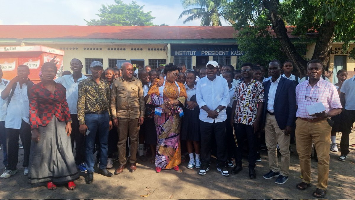 PatrickMeso4's tweet photo. La  journée de vendredi 17/4/26 a été marquée par une manifestation de remise de quelques fournitures scolaires aux élèves de l'IPKV Gama à Barumbu par l'Association Bana Barumbu ABB 
Merci à l'honorable sénateur José Kalala wa Kalala 1er vice- président du sénat pour le soutien. https://t.co/ypGK5kv2Qx