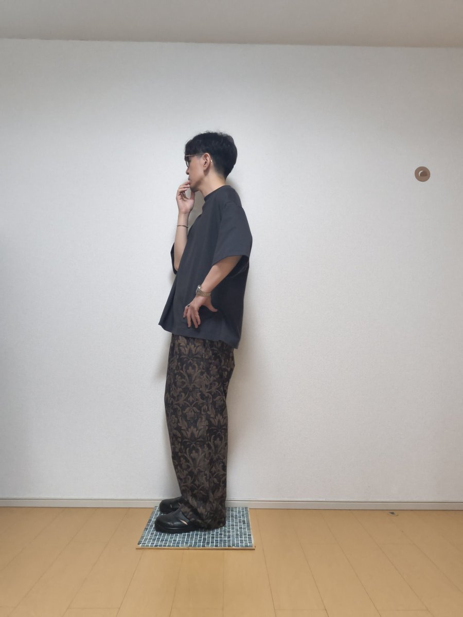 ymfresearch8739's tweet image. キャプテンサンシャインのスタッフが激推しするというスビンスーピマチューブT。
スビンコットンとUSスーピマ綿混紡の圧巻の素材と絶妙すぎる丸胴シルエット。ネックの高さも◎。
色々着てきたけどここまで満足度の高いTシャツはなかったかも。凄く良い。
#キャプテンサンシャイン
#Tシャツ