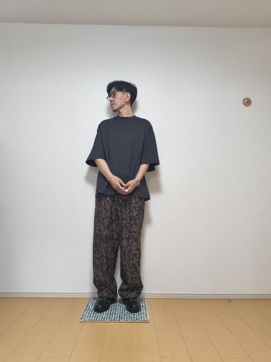 ymfresearch8739's tweet image. キャプテンサンシャインのスタッフが激推しするというスビンスーピマチューブT。
スビンコットンとUSスーピマ綿混紡の圧巻の素材と絶妙すぎる丸胴シルエット。ネックの高さも◎。
色々着てきたけどここまで満足度の高いTシャツはなかったかも。凄く良い。
#キャプテンサンシャイン
#Tシャツ