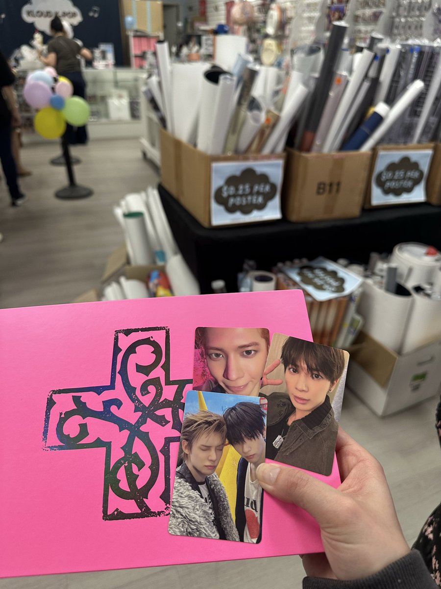 moaaaakk's tweet photo. Finally have pop up in Bay Area toooo~
Tysm for hosting the event💙💙💙
Had so much fun today! 
Very excited for the comeback and for txt bringing us such amazing music 💙💙💙
@hello82official @TXT_bighit @kloudkpop 
 #hello82 #TOMORROWXTOGETHER_POPUP #82giveaway https://t.co/qYmg72FUf0