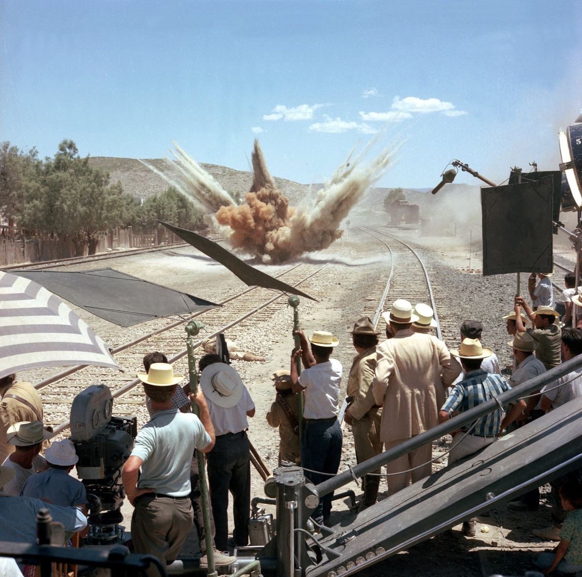 remnantsofpast's tweet photo. The Wild Bunch, behind the scenes, 1969 https://t.co/1KyJA5dVIr