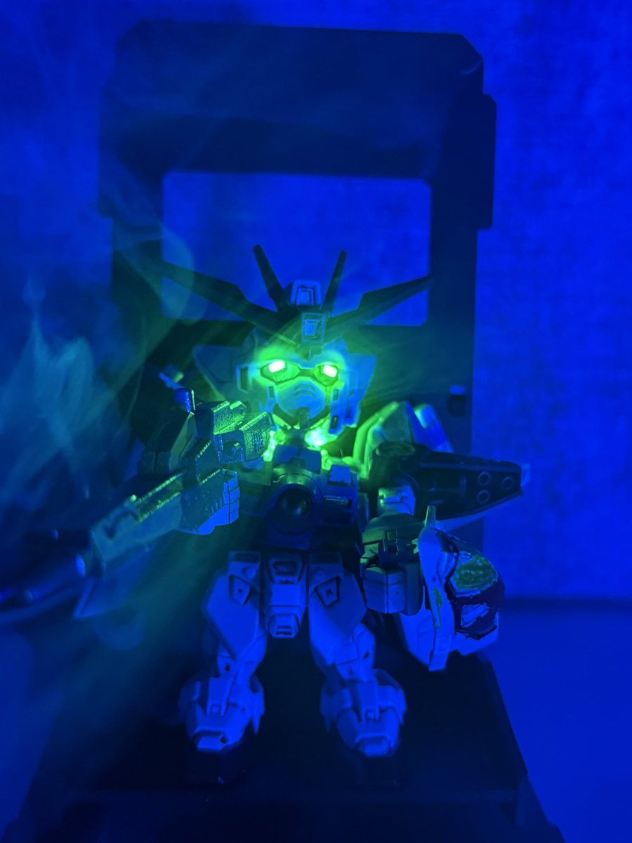 mikey827's tweet photo. Had some fun with the L Base LEDs in this SD Wing Zero. https://t.co/dFzXeSxLcN