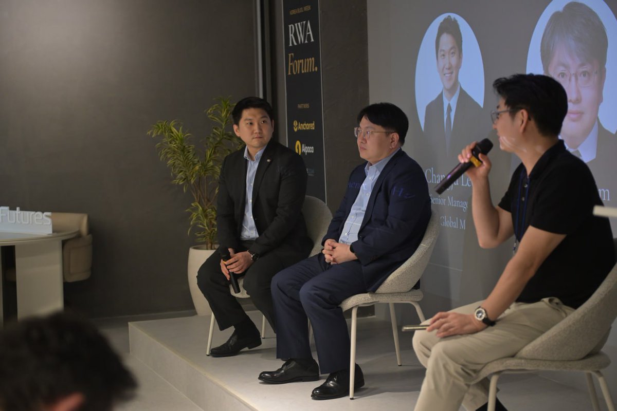 JET_ASIA_'s tweet photo. On April 16 in Seou, at the RWA Forum hosted by @AlpacaHQ, @AnchoredFi, and @BlueOceanATS at @FutureHouseKR, Taewoo Park, JET Korea Lead, moderated a panel on how financial institutions are preparing for onchain finance, joined by Hanwha Asset Management and Mirae Asset Global Investments.