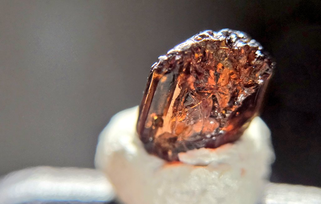 UralOwlet's tweet image. Painite - Myanmar
I applied a slight edition on the photos. 
This is a piece of painite. Although it's just rough specimen quality, it shows partial shape of the crystal.

#minerals
#specimen
#painite
#littlecollection