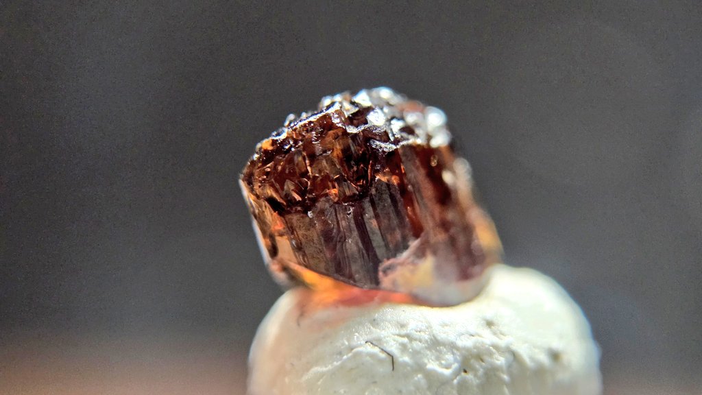 UralOwlet's tweet image. Painite - Myanmar
I applied a slight edition on the photos. 
This is a piece of painite. Although it's just rough specimen quality, it shows partial shape of the crystal.

#minerals
#specimen
#painite
#littlecollection