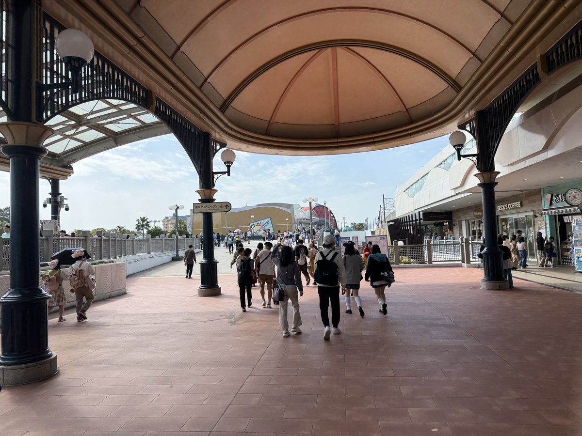 ᴉɯɐuᴉɯ tweet media