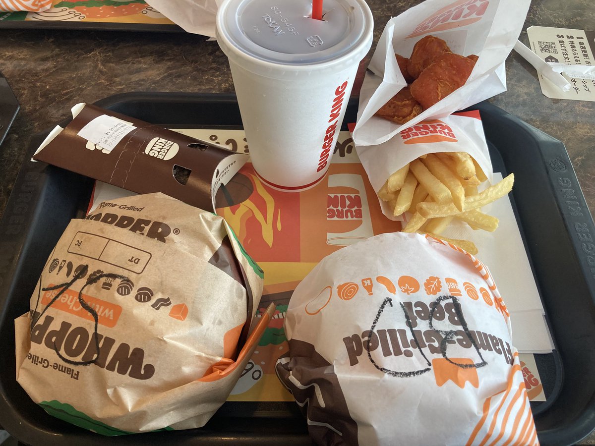 服を着た犬 tweet media