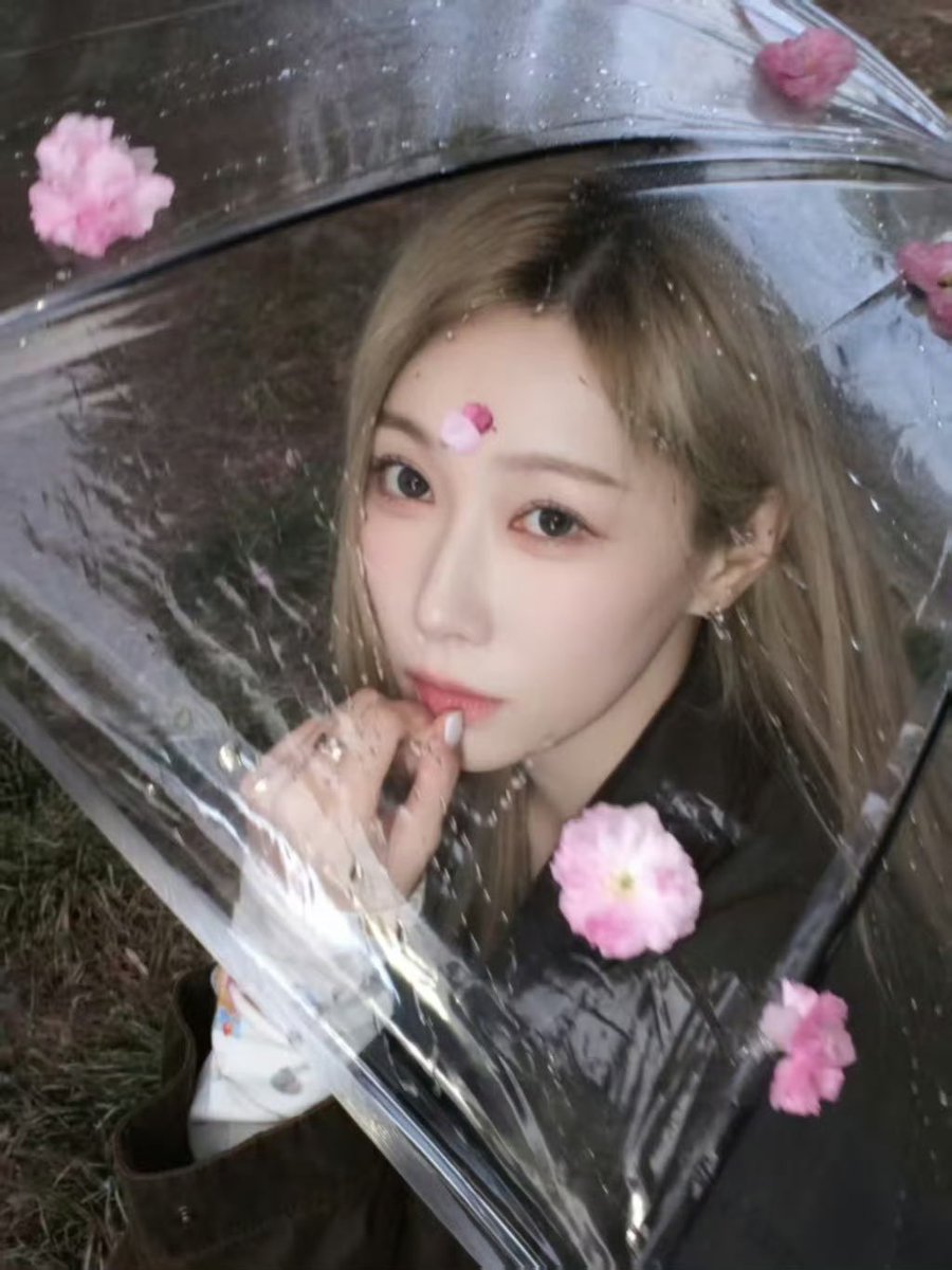 handong_cfans's tweet photo. [260419] #Handong Weibo (1/2)

Wow, it's flowers! 🌸

哇是花花🌸

#Dreamcatcher #드림캐쳐 #한동 #韩东 #韓東 #叮咚随机放送 https://t.co/7WyBK3QCxu