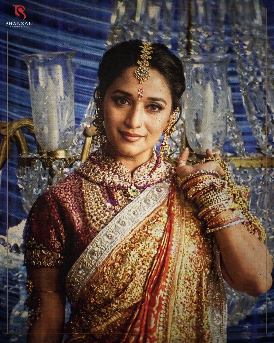 bhansali_produc's tweet image. Adaayein mehfil ki thi, par dil sirf ek ke naam…
Chandramukhi, ishq ki sabse khoobsurat kahani ✨

#SanjayLeelaBhansali #Chandramukhi #Lookbook
#Devdas @MadhuriDixit 

[ Bhansali Productions, Bollywood Movies, Lookbook, Hindi Cinema, Madhuri Dixit ]