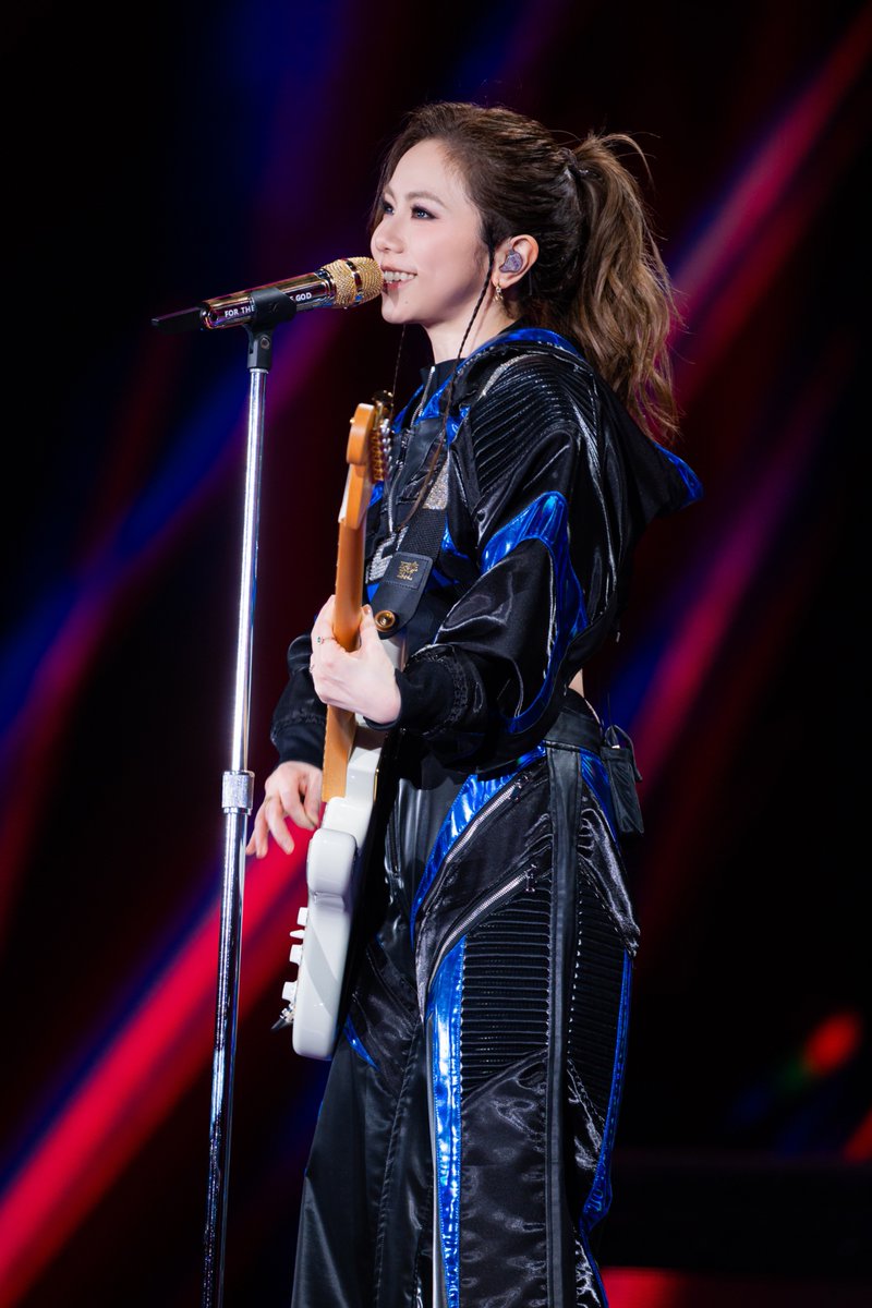 OneProductionSG's tweet photo. –
「也许未来遥远在光年之外」🎵

5月23日，G.E.M.邓紫棋将带着《I AM GLORIA》2.0的升级舞台，强势回归新加坡国家体育场。

《I AM GLORIA》所呈现的，不只是光芒本身，而是她如何走过低谷，仍选择向光而行，最后把这份信念带到舞台中央。

立即购票，见证专属于G.E.M.邓紫棋的荣耀时刻! https://t.co/PqeffjgSUP