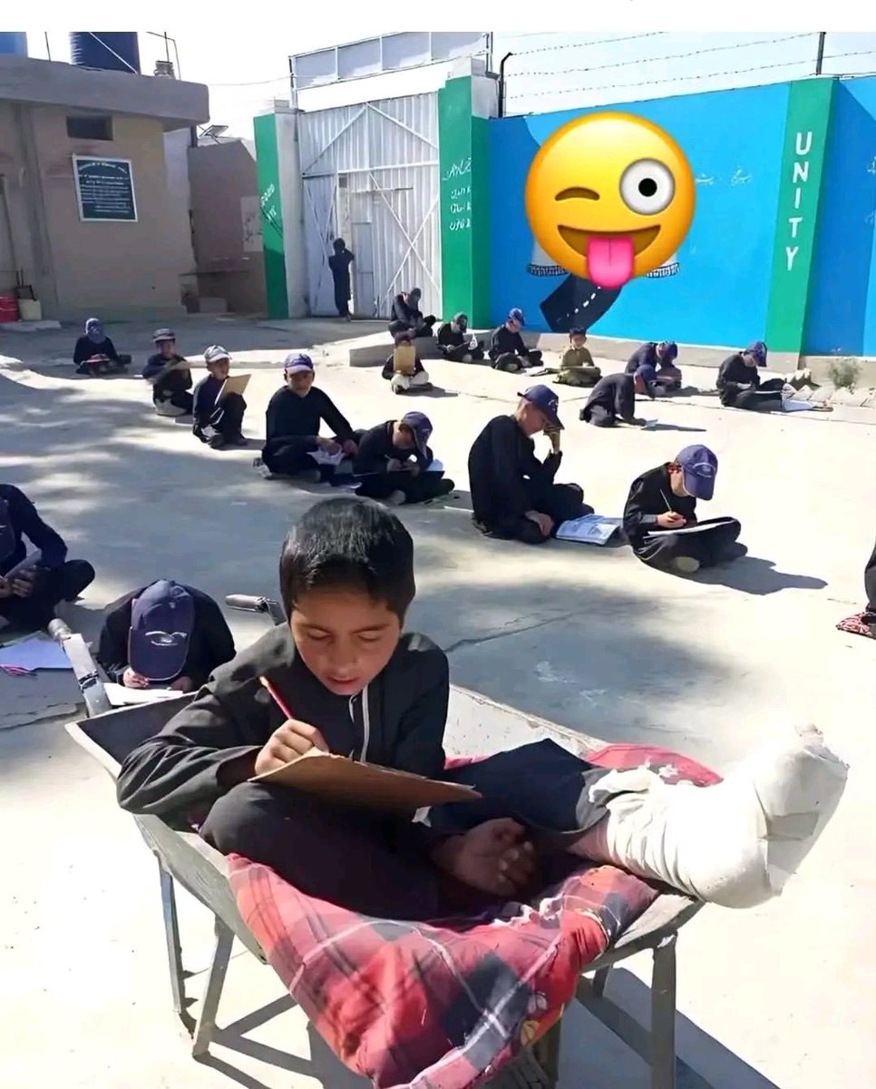 کله چې د ریاضي استاد امتحان وي او درته ووایي چې هيڅ غیرحاضري نه منم.
😜