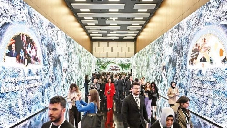Hurriyet's tweet photo. HÜRRİYET EKİBİ İZLEDİ | Antalya Diplomasi Forumu... Cumhurbaşkanı Erdoğan’dan diplomasi trafiği

🖊️@ebrukaratosun, @Selcuk_bk ve @mertgkhankoc haberi...

https://t.co/d7jvyBkln0 https://t.co/jf4EyJejxL