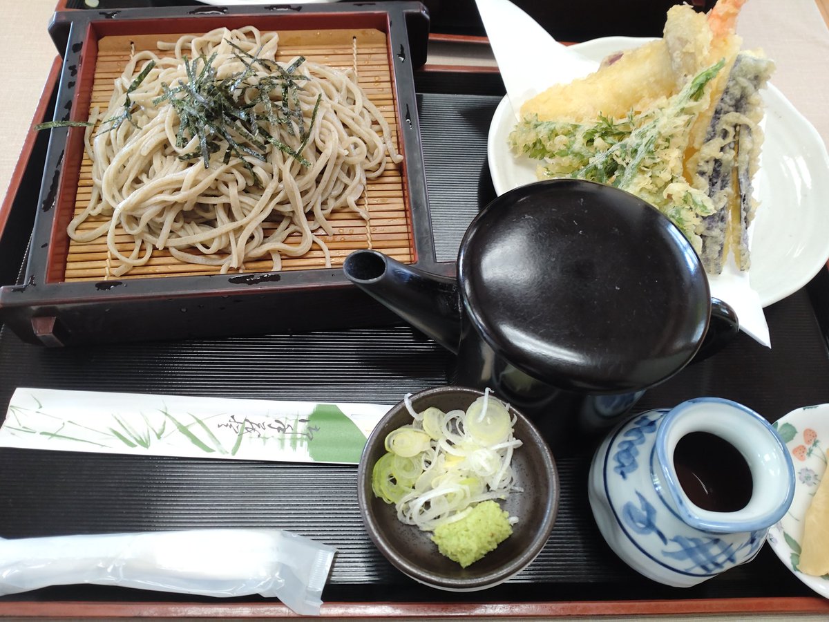 mgAlCZ28uF6XGOK's tweet photo. バイクで山桜⛰️🌸蕎麦屋美味しい😆バイクいっぱい停まってた🏍️
つなぎでちょうどいい気温😃 https://t.co/WIkgKN2oou