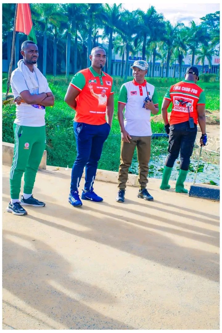 NindoreraF67611's tweet image. @PaulKagame, have you seen the #Imbonerakure?
 Let me take this opportunity to remind you that Burundi is different from Congo.
#Smart
@UrugwiroVillage @IGIHE @FOCODE_ @pnininahazwe @rugbob78 @radio_rpa @CBurunga @CnddFdd @NtareHouse @CnddFddYouthBuj @cnddfddyouth @R_Ndikuriyo