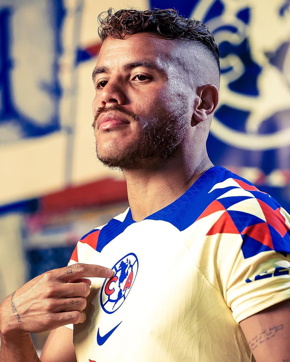 Es una leyenda y de las grandes, eh.

¡Qué jugadorazo, qué partidazo!

Todo un capitán el señor Jonathan Dos Santos.