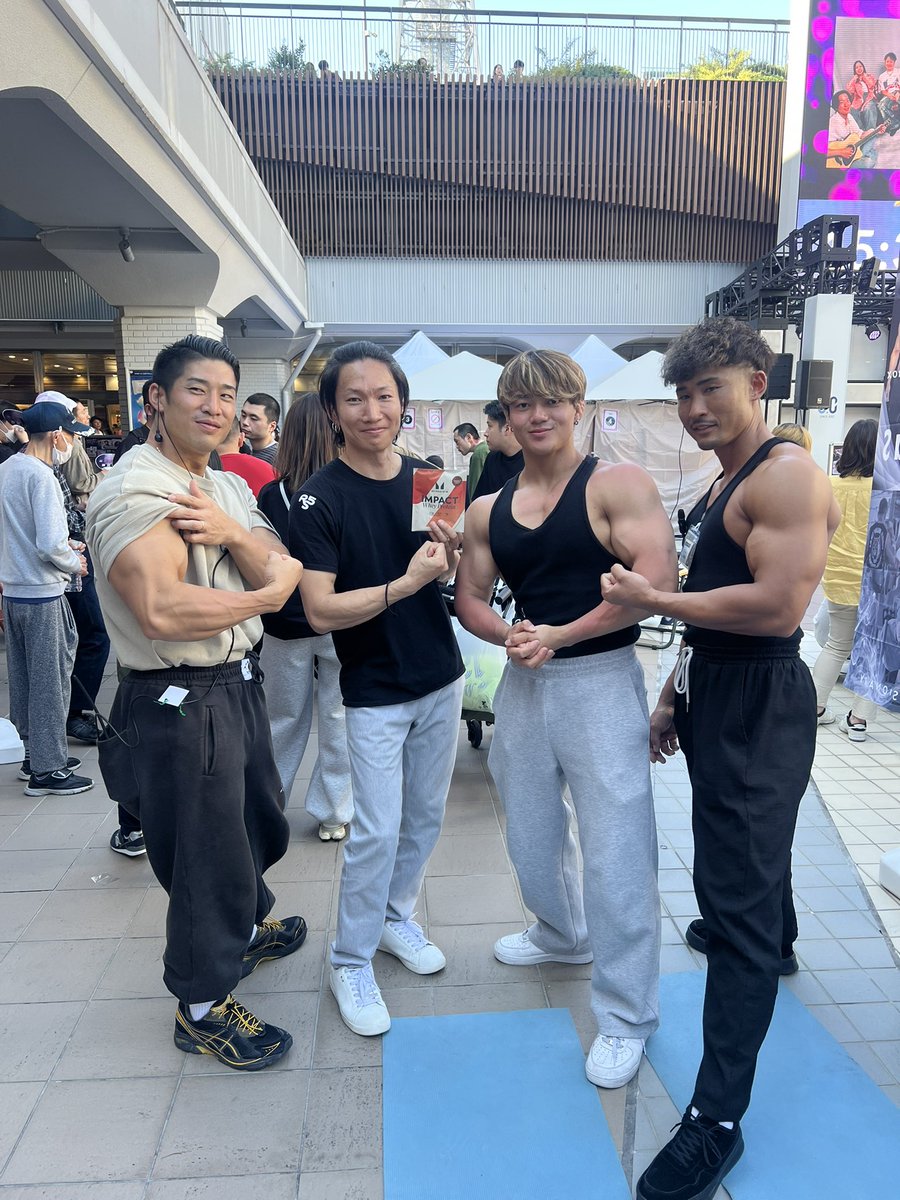 keisuke258's tweet photo. 上質な筋肉を浴びて参りました💪✨
懸垂チャレンジクリアでもらったプロテインと記念に写真🤳並ぶと僕がバンビに見える🦌🤣✌️✨

左から

増原 駿さん
@shunsamurai440

ﾓﾚ😘

柏田 和哉さん
https://t.co/9V89kvFxm6

佐伯 建さん
https://t.co/MIzPrgqe8V

#7sea
#ロマンディスコ
#筋肉介護士 https://t.co/li06bKurNB