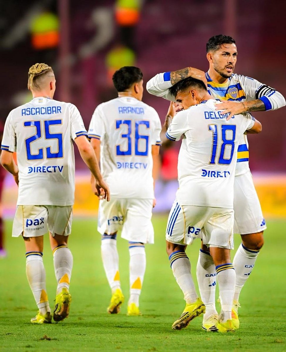 Vamos nosotros, jueguen al fútbol.